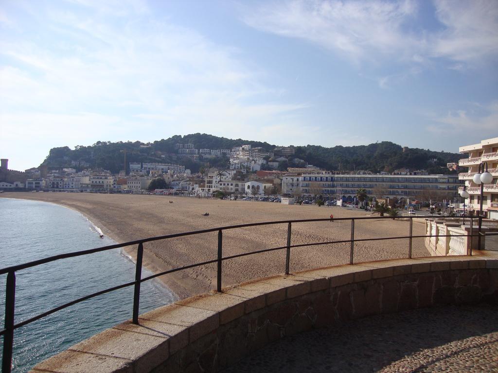 Apartaments Claudi Tossa de Mar Bagian luar foto