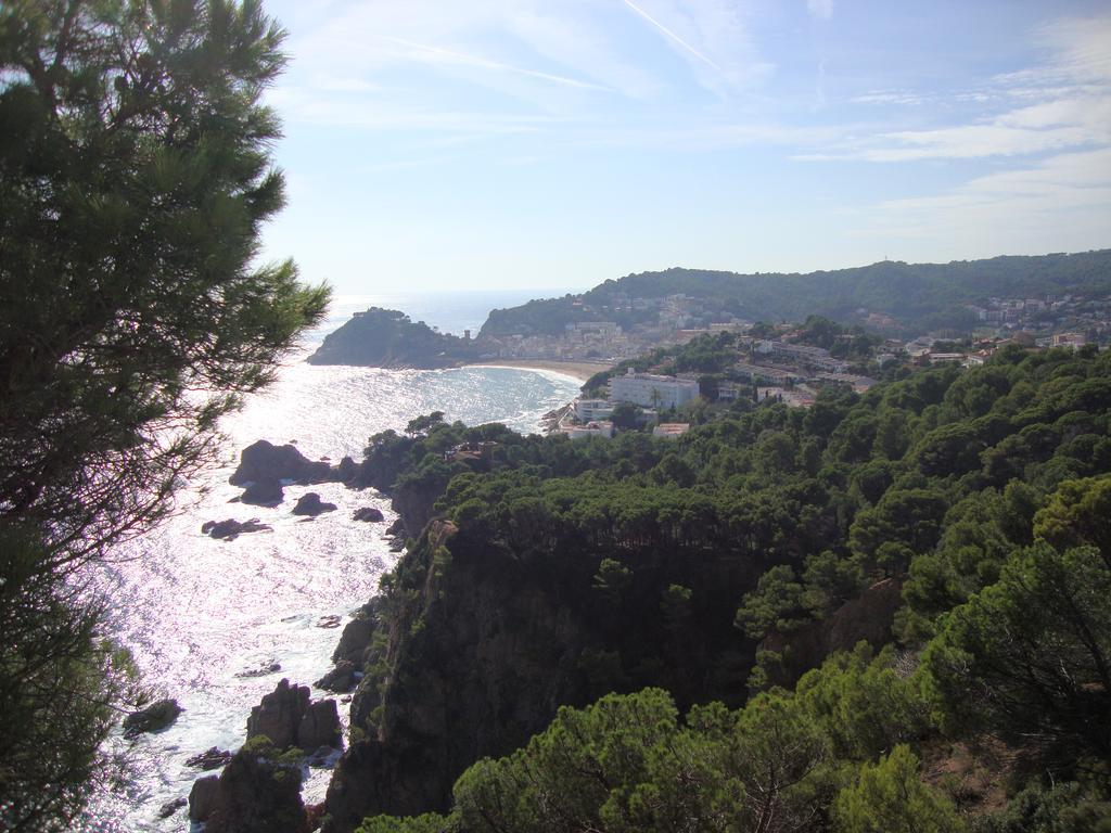 Apartaments Claudi Tossa de Mar Bagian luar foto