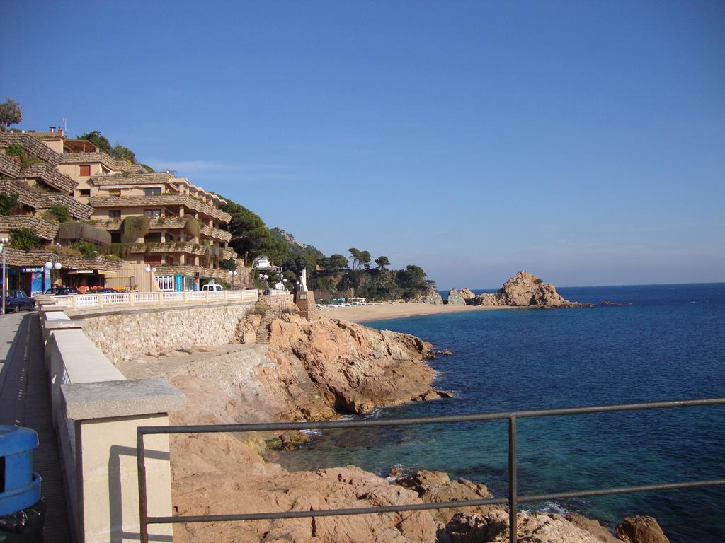 Apartaments Claudi Tossa de Mar Bagian luar foto