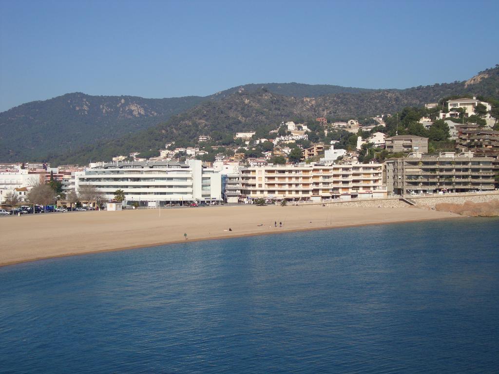 Apartaments Claudi Tossa de Mar Bagian luar foto