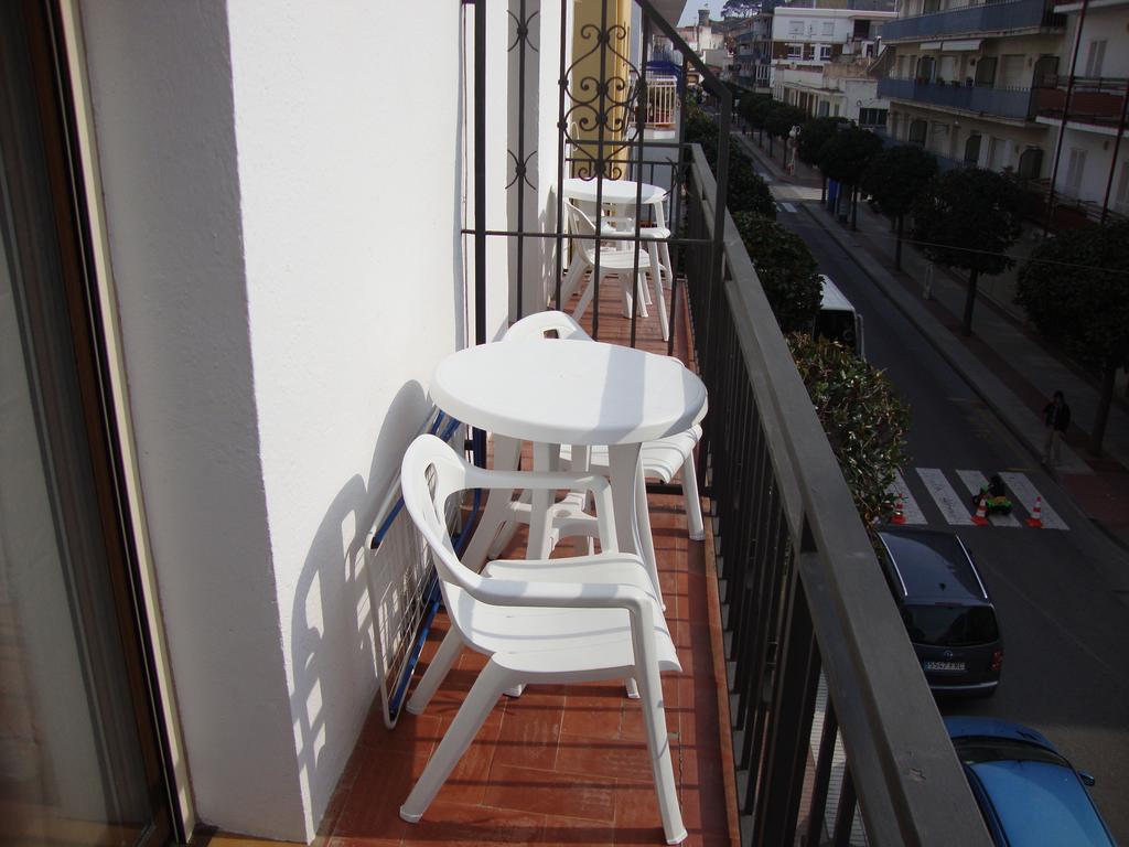 Apartaments Claudi Tossa de Mar Bagian luar foto