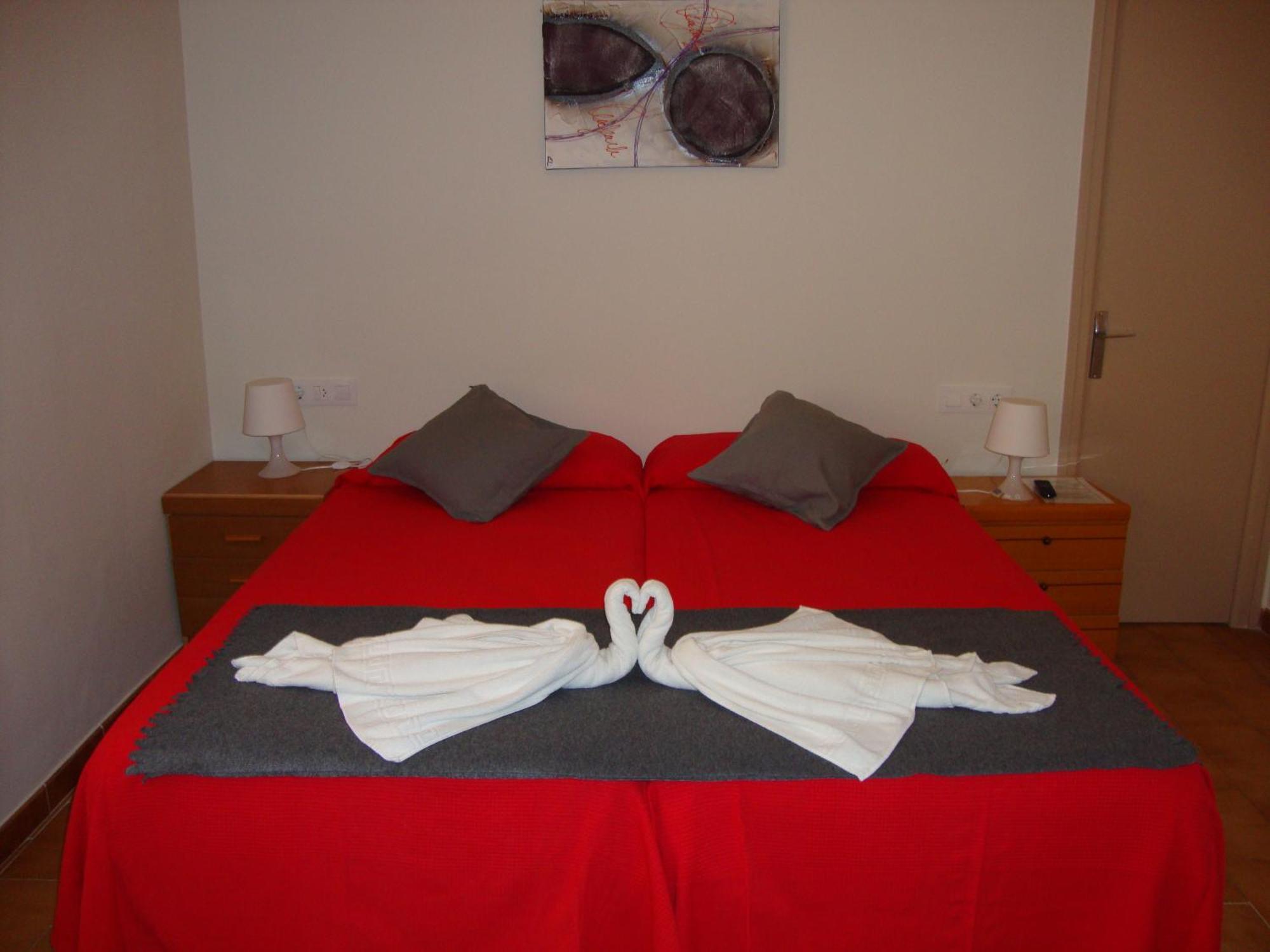 Apartaments Claudi Tossa de Mar Bagian luar foto
