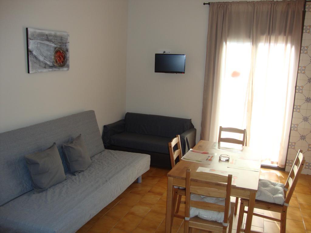 Apartaments Claudi Tossa de Mar Bagian luar foto