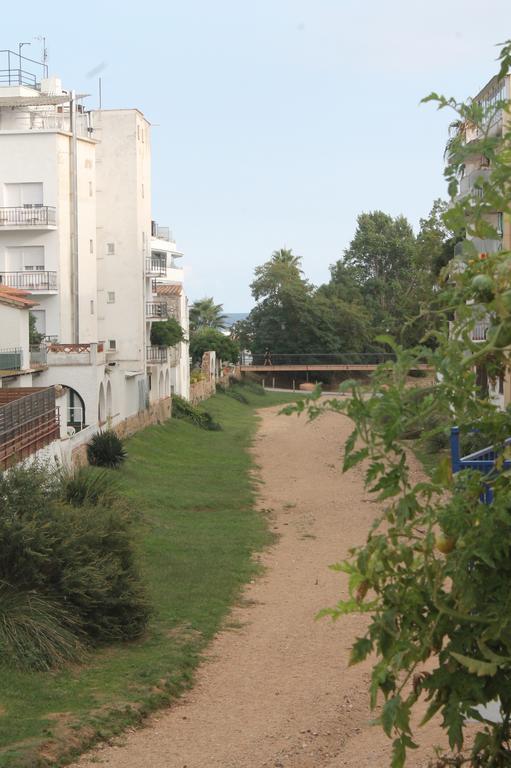 Apartaments Claudi Tossa de Mar Bagian luar foto